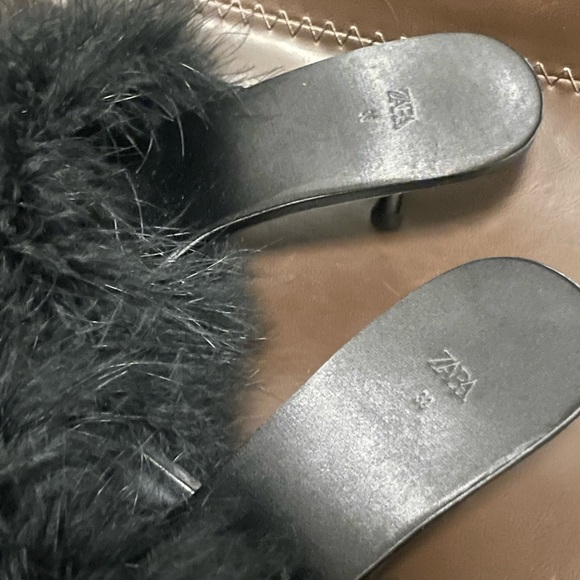 Black feather heels - Picture 3 of 5